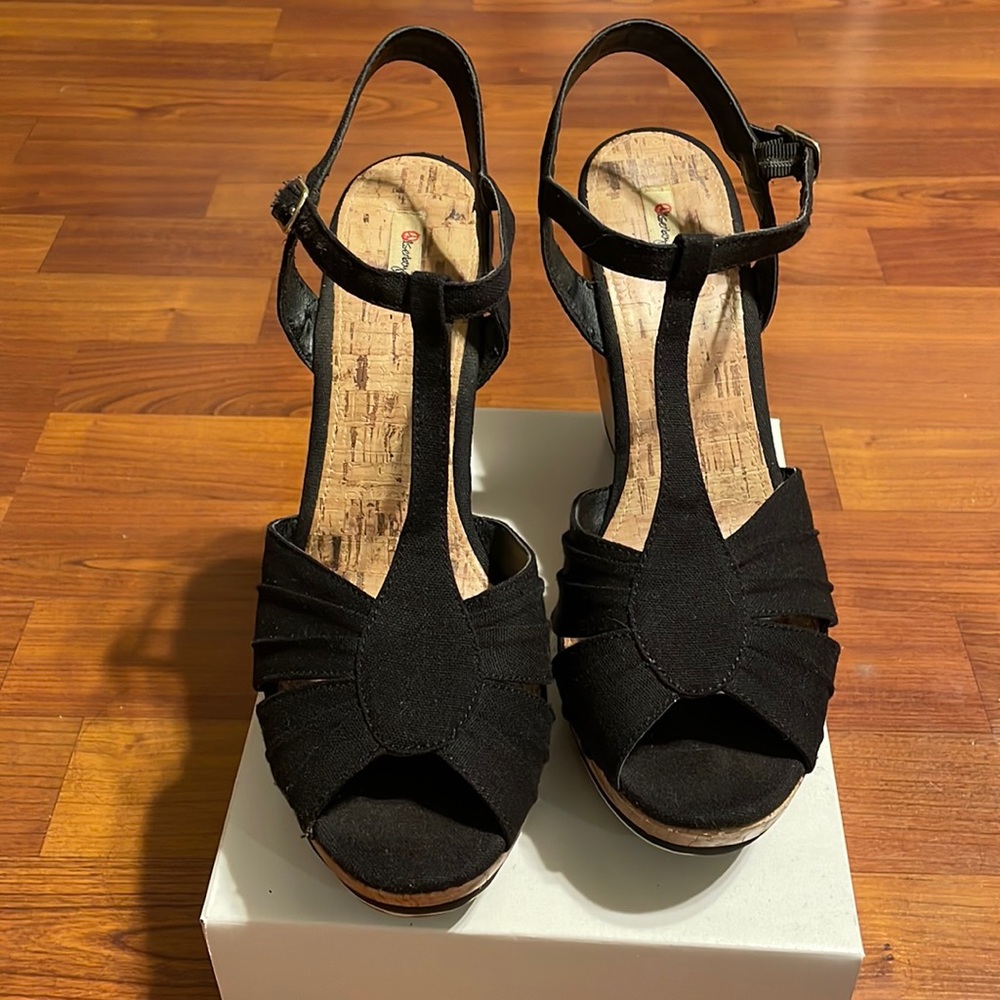 Black wedge shoes size 9.5. In great shape.